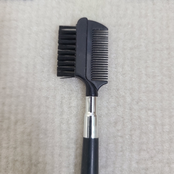 ⭐️40% Off⭐️ The Body Shop Brush Set - Picture 10 of 13